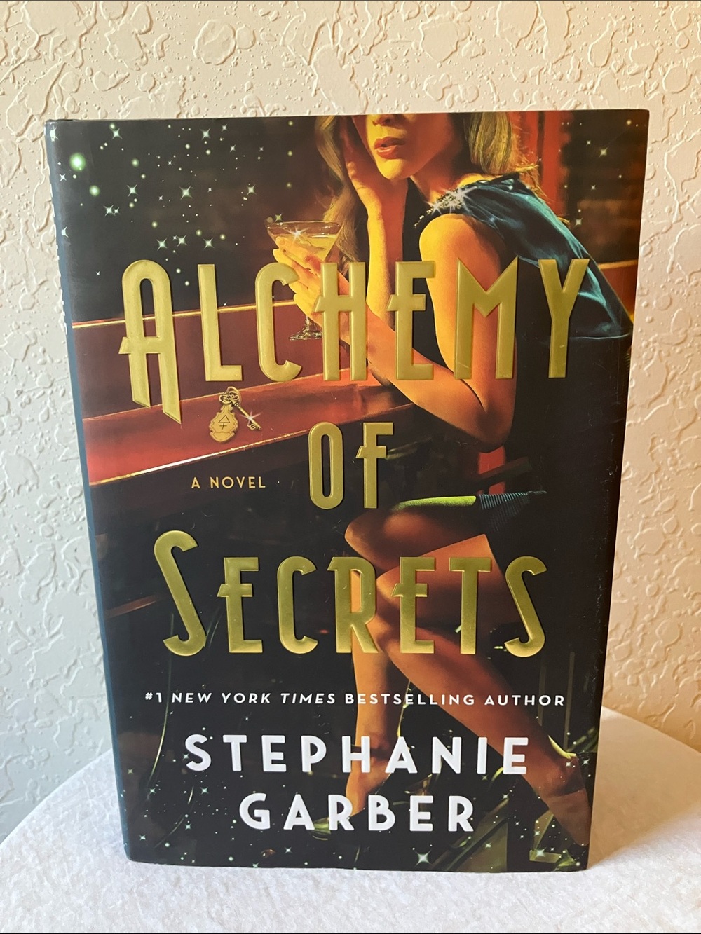 Stephanie Garber: Alchemy of Secrets - Gold and Black Decorative Book